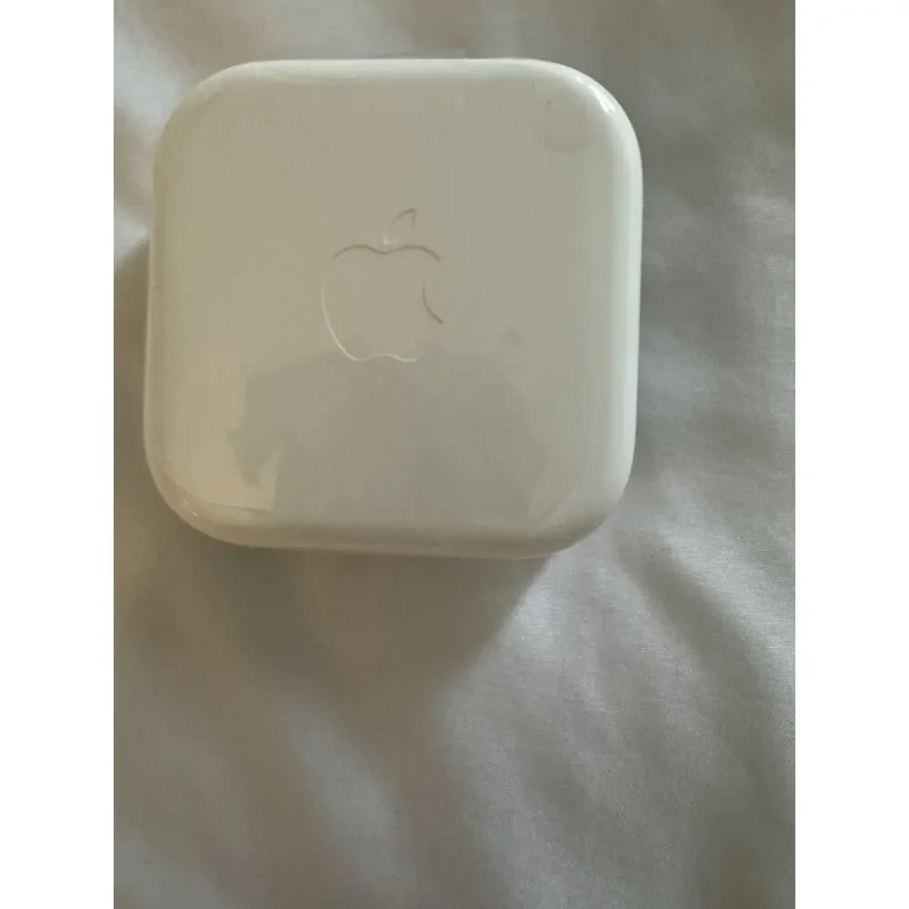 New Apple Earpods White Wired 3.5 mm headphone plug